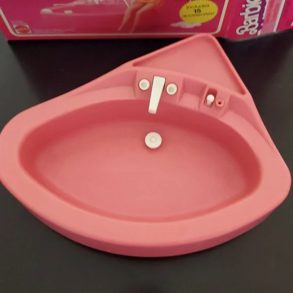 Vintage Barbie Pink Luxury Bathtub - Picture 2 of 4